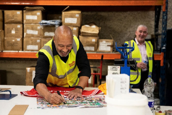 Paul McGrath Visits O’Neills Dublin Headquarters 