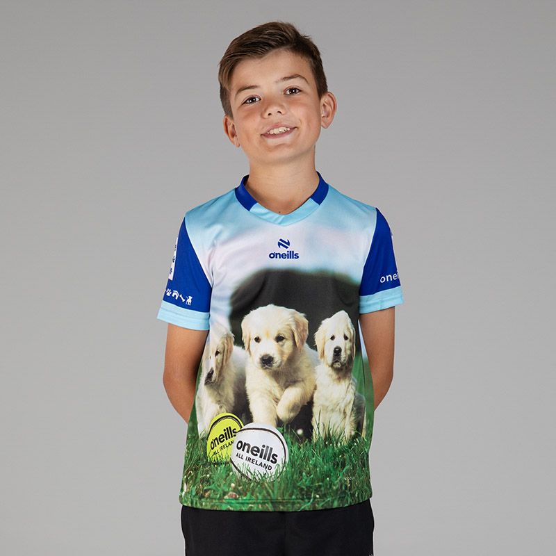 Royal Kids’ Pup Fada O’Neills ploughing jersey with image of puppies and O’Neills Sliotars.