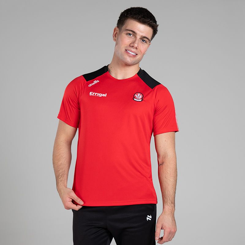 Red Derry GAA Men's Dynamo T-Shirt by O’Neills.