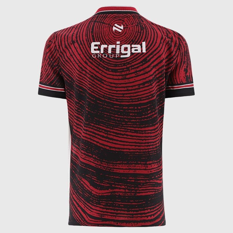 Red  / Black Derry GAA Kids’ Short Sleeve Training Top 2026 from O’Neills.
