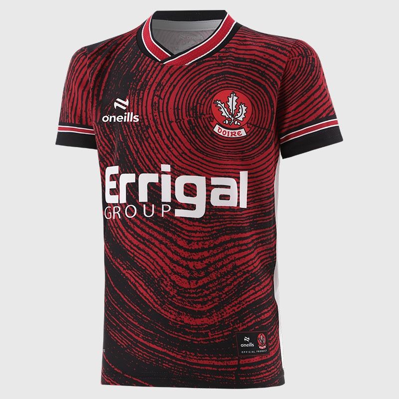 Red  / Black Derry GAA Short Sleeve Training Top 2026 from O’Neills.