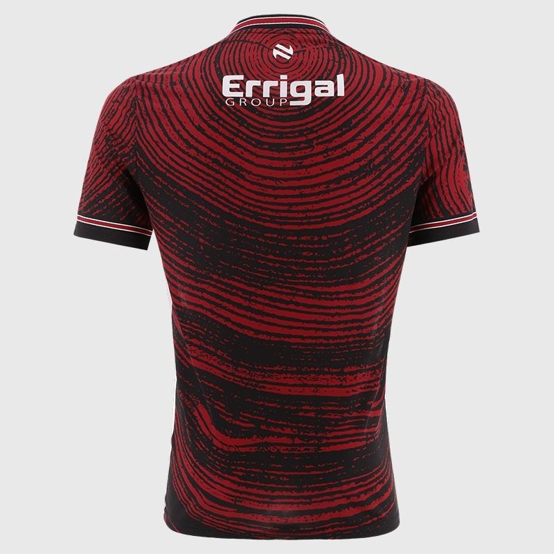 Red / Black Derry GAA Short Sleeve Training Top 2026 from O’Neills.
