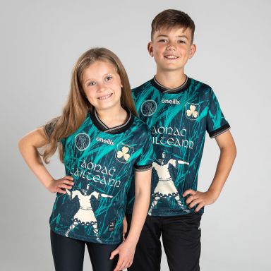 Kids' Tailteann Games Jersey Green with embroidered shamrock crest and knitted collar by O’Neills.