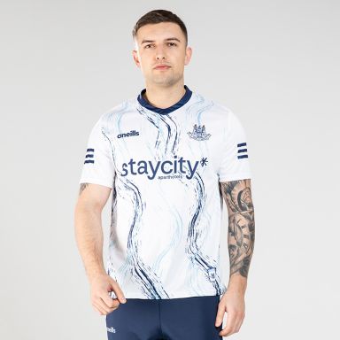 Dublin GAA Training Top with Dublin GAA crest from O’Neills.
