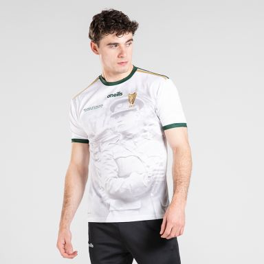 White Michael Collins Commemoration Jersey features a portrait of Michael Collins on the front with some of the most famous quotes from "The Big Fella" detailed on the back of the jersey.