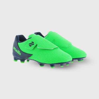 Green and Black O’Neills Meteor Pre-School football boots with moulded studs and Velcro closure by O’Neills.