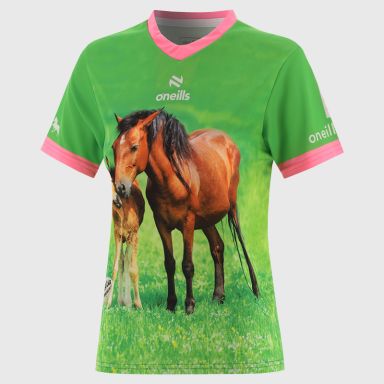 Kids’ Capall Beag O’Neills ploughing jersey with image of a small foal and brown horse with O’Neills ball on the front.