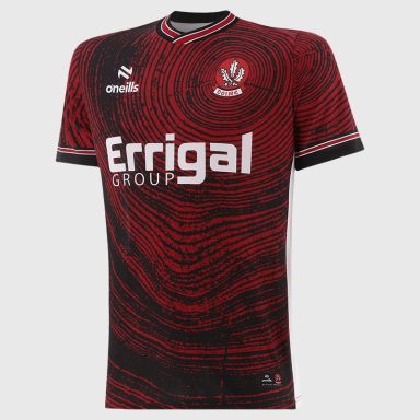 Red / Black Derry GAA Short Sleeve Training Top 2026 from O’Neills.